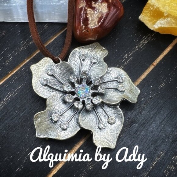 BIG VINTAGE AZALEA LEATHER SUEDE SHORT NECKLACE - Picture 1 of 1